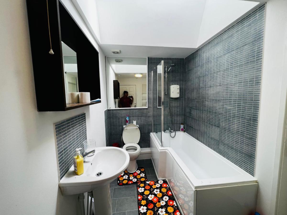 Liberty Inn Room With Sharing Toilet And Kitchen Liverpool Esterno foto