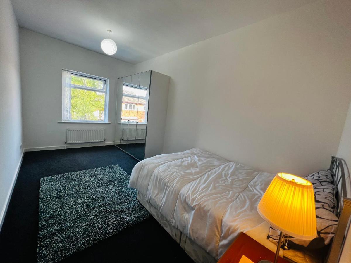 Liberty Inn Room With Sharing Toilet And Kitchen Liverpool Esterno foto