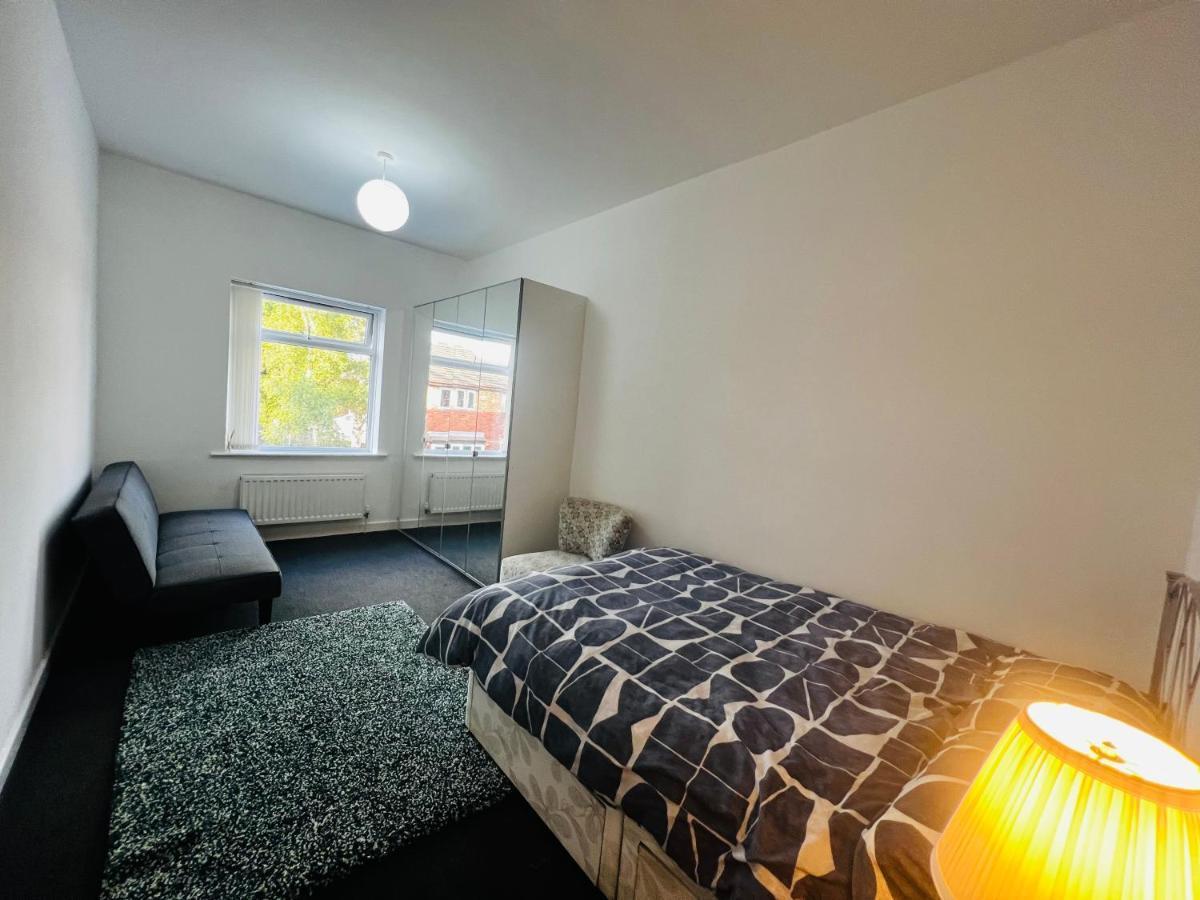 Liberty Inn Room With Sharing Toilet And Kitchen Liverpool Esterno foto