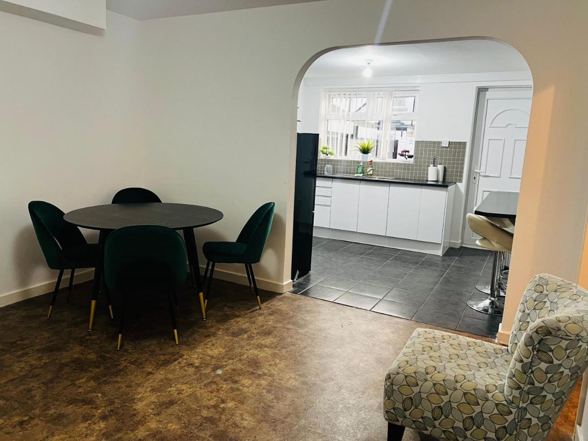 Liberty Inn Room With Sharing Toilet And Kitchen Liverpool Esterno foto