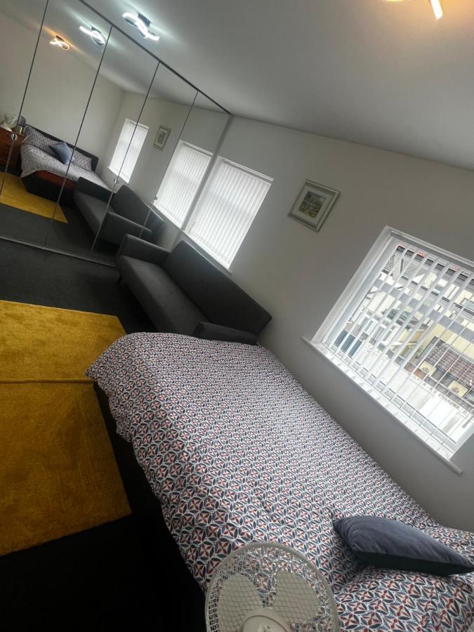 Liberty Inn Room With Sharing Toilet And Kitchen Liverpool Esterno foto